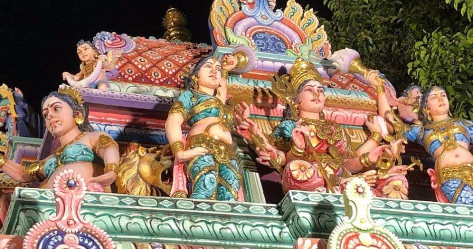 Experience Chinatown, Little India, and Kampong Glam